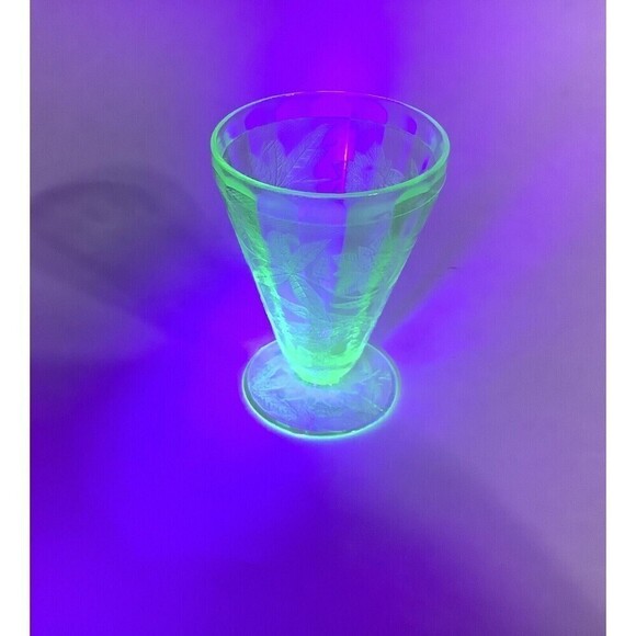 VINTAGE Jeannette‎ Glass Poinsettia 1930 Green Depression Uranium Footed Tumbler - Picture 2 of 10